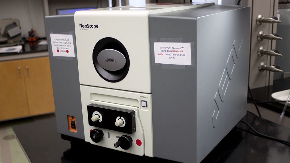 扫描电子显微镜