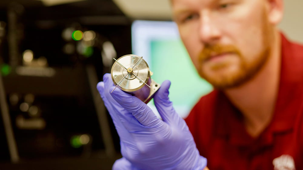 在CREDDS实验室的韦斯利