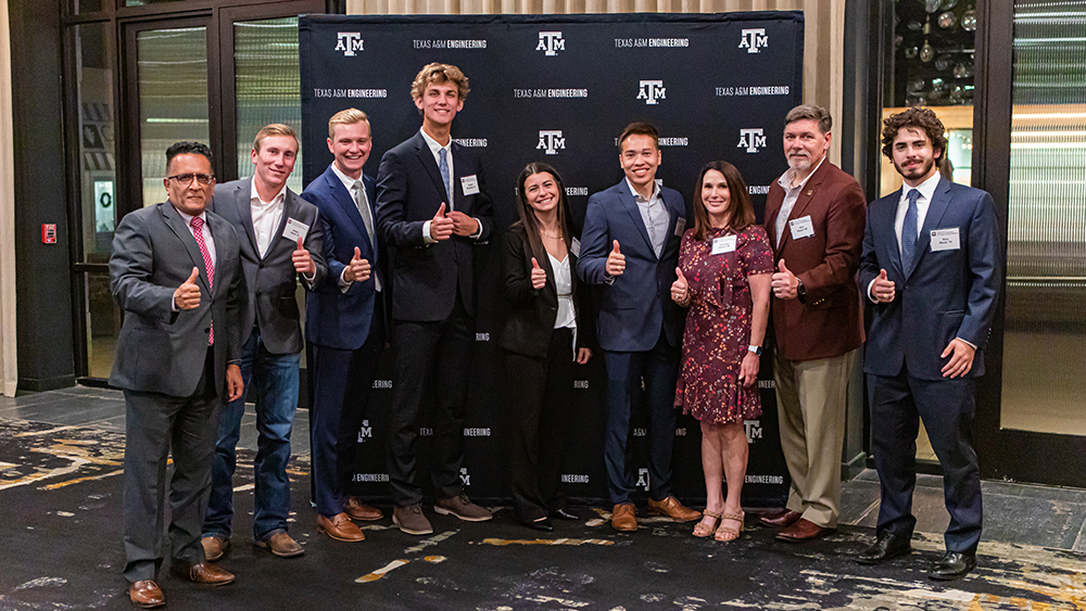 Gretchen and Alan Hilyard with Dr. Reza Langari, and six scholarship recipients at the fall scholarship banquet.